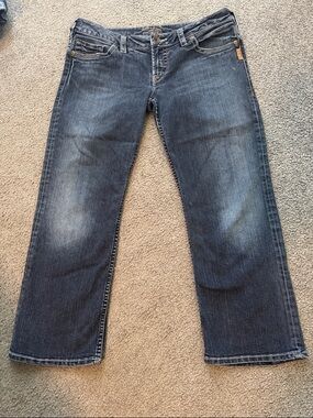 Silver Jeans women’s capris Jeans in Faded Blue